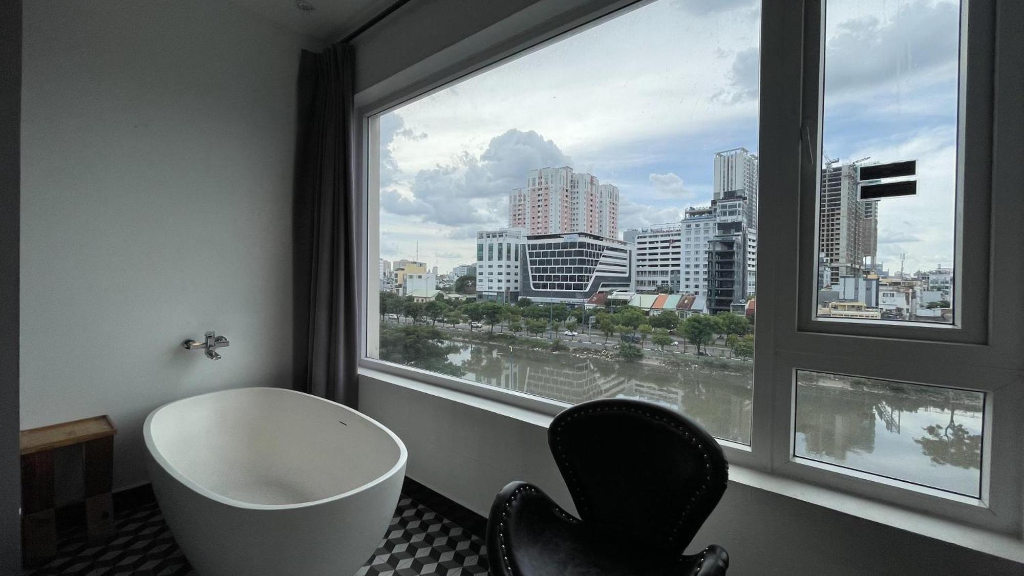 Khách sạn A In Riverside 2*